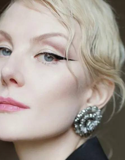 Как две капли воды: в Сети появились редкие снимки дочери Ренаты Литвиновой