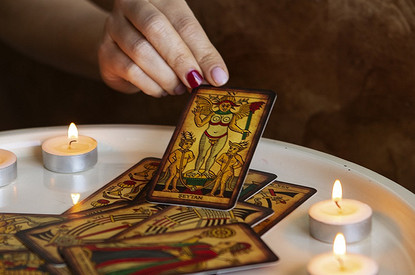 Как иврит и русский алфавит связаны с Таро: расшифровка 22 Старших арканов по Уэйту, Кроули и другим