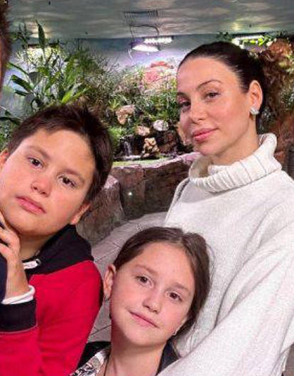 Павел Прилучный и Зепюр Брутян улетели с детьми за границу