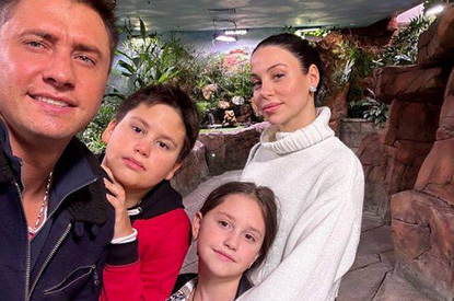 Павел Прилучный и Зепюр Брутян улетели с детьми за границу