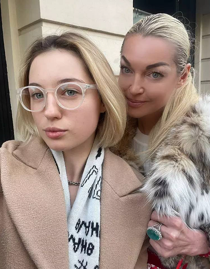 «Приезжала ко мне с молодым человеком»: Анастасия Волочкова помирилась с дочкой