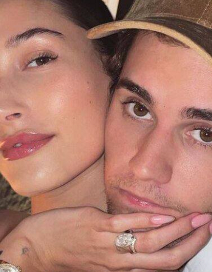 Жена Джастина Бибера появилась на публике с округлившимся животом