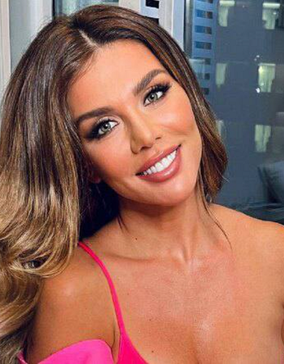 «Нам троим повезло»: Анна Седокова намекнула на четвертую беременность