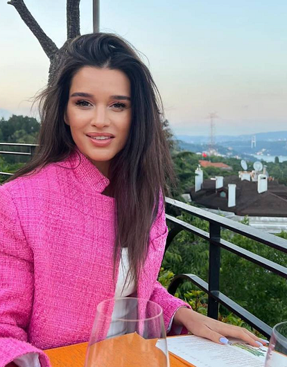 Наслаждается отпуском: Ксения Бородина продемонстрировала фигуру в купальнике