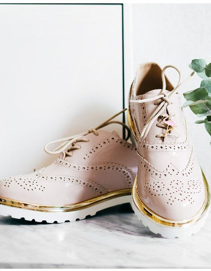 Выглядит как новенькая: 5 способов сохранить внешний вид обуви подольше