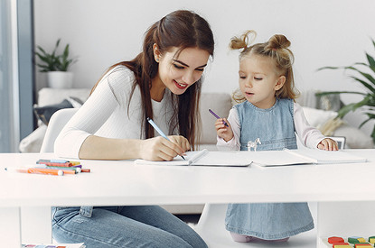 Где найти хорошую няню: агентства, объявления, сарафанное радио — сравниваем и выбираем