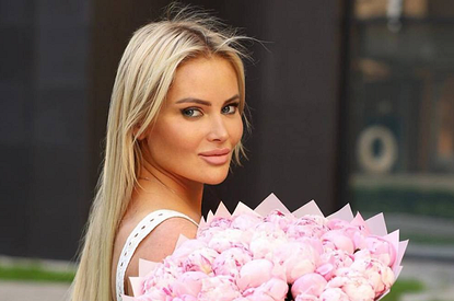 Без фотошопа: Дана Борисова показала неидеальную фигуру в бикини