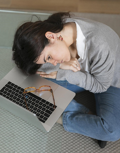 «Я что-то нажала — и все исчезло»: 4 знака зодиака, которые плохо дружат с техникой