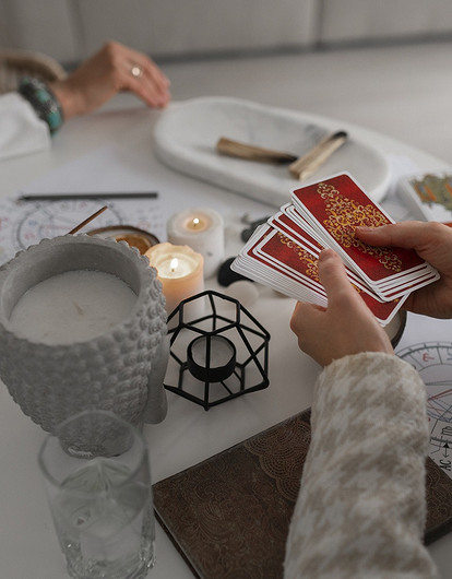 Мантическая система Таро: что это такое, как работает и чем полезно