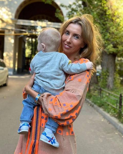 Первое фото сына: Светлана Бондарчук стала мамой в третий раз