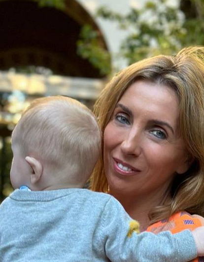 Ставшая мамой в 54 года Светлана Бондарчук показала выписку из роддома