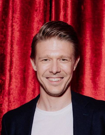 Уже не холостяк: Никита Ефремов представил публике свою новую девушку