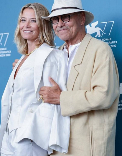 «Невозможно не влюбиться»: Андрей Кончаловской показал новое фото Юлии Высоцкой