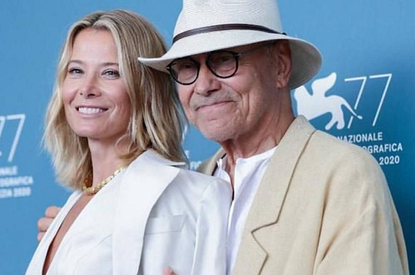 «Невозможно не влюбиться»: Андрей Кончаловской показал новое фото Юлии Высоцкой