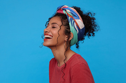 На одной волне: топ-6 стильных стрижек для кудрявых волос