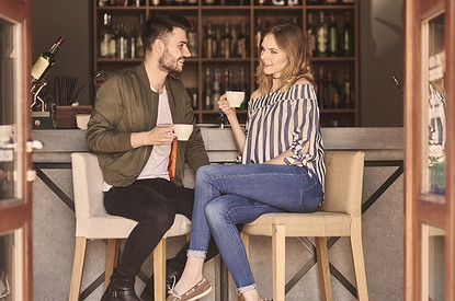 Флирт по гороскопу: фирменные приемы и поведение разных знаков зодиака при знакомстве