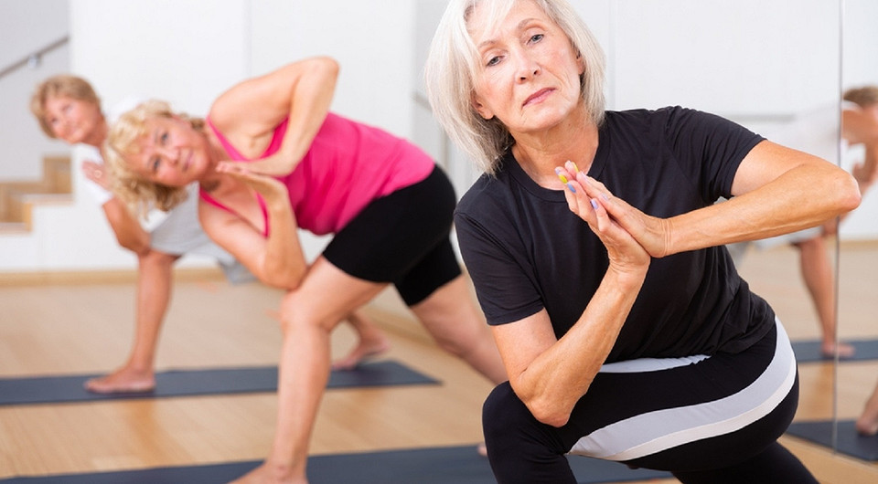 Упражнения для женщин 50+, которые помогут сохранить тонкую талию