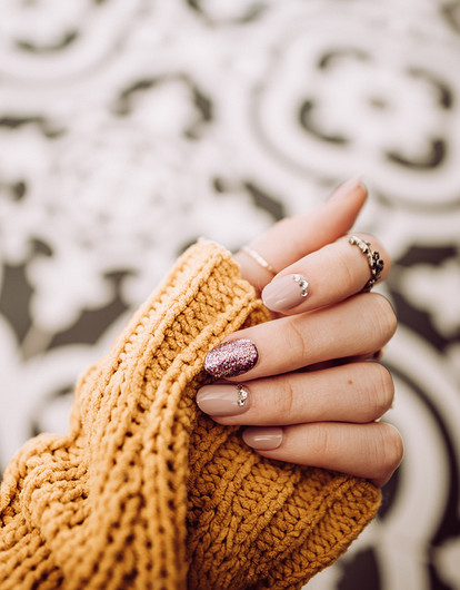 Модные тренды маникюра на осень 2023: 100+ идей с фото