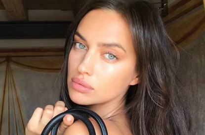 Вместе в отпуске: Ирина Шейк разделась перед Брэдли Купером (фото)