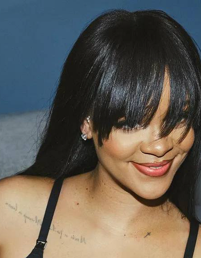 Беременная Рианна снялась в рекламе белья (фото)