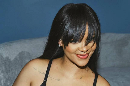 Беременная Рианна снялась в рекламе белья (фото)