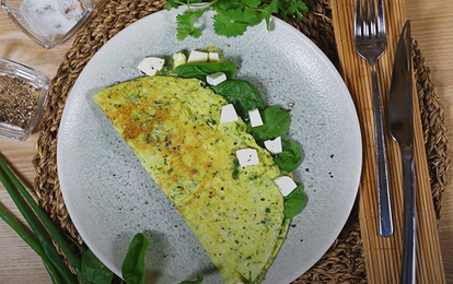 Омлет со шпинатом и травами