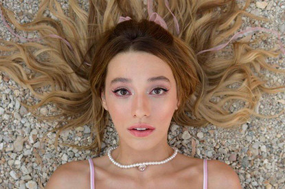 Сюмейе Айдоган: биография, личная жизнь и 15 очаровательных фото восходящей турецкой звезды