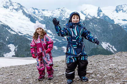 Какую одежду купить ребенку, чтобы ему было тепло и комфортно в любую погоду