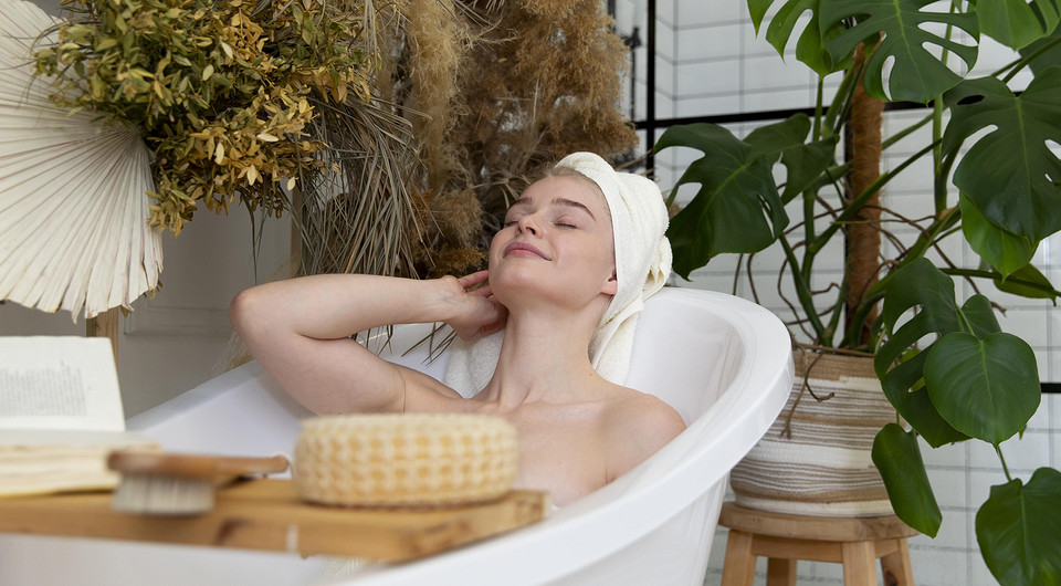 Принимаем ванну с пользой: 5 лучших эфирных масел для полного расслабления