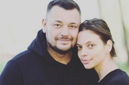 Счастливый отец и заботливый муж: личная жизнь Сергея Жукова и секреты семейного счастья артиста