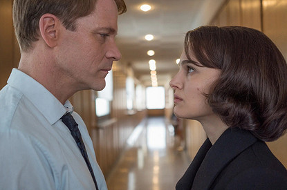 «За каждым успешным мужчиной стоит женщина»: что не так с этой установкой