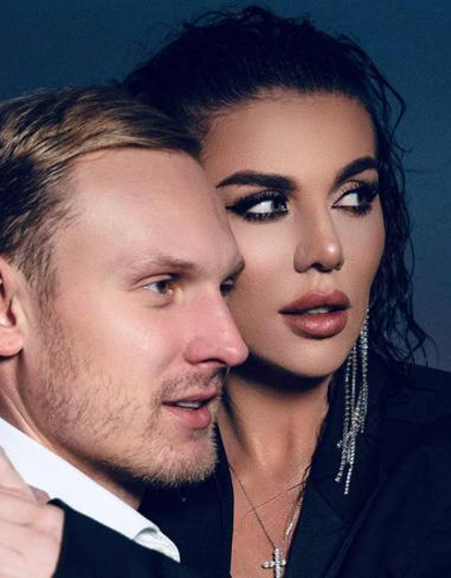 «Я вообще не улыбаюсь»: муж Анны Седоковой намекнул на разрыв с ней