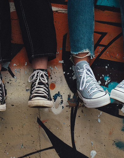 Как правильно подобрать детскую ортопедическую обувь и всем ли она полезна