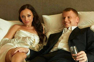 «Унизительно»: Слава Комиссаренко узнал скандальную правду о прошлом жены спустя неделю после свадьбы