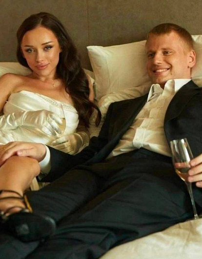 «Унизительно»: Слава Комиссаренко узнал скандальную правду о прошлом жены спустя неделю после свадьбы