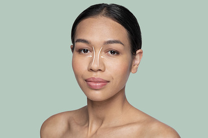 Фейсбилдинг: 8 эффективных упражнений, чтобы убрать отеки и подтянуть овал лица