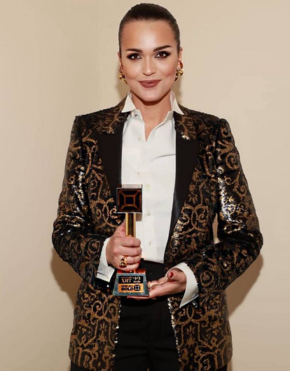 Слава разрыдалась перед Александром Гордоном и Юлией Барановской