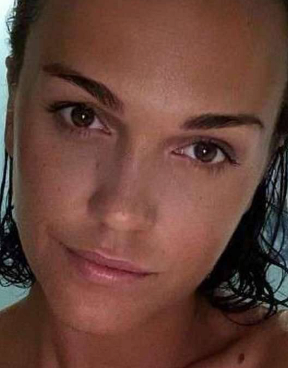 Певица Слава улетела лечиться за границу