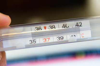 Какую температуру надо сбивать и как это лучше всего делать