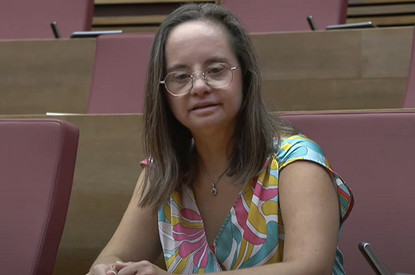 В Испании женщина с синдромом Дауна стала депутатом. Она рассказала о своей миссии