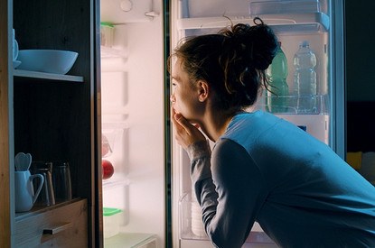 Как перестать есть по ночам: советы диетологов