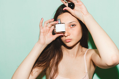 Парфюмерный этикет: как правильно наносить духи, чтобы аромат долго держался
