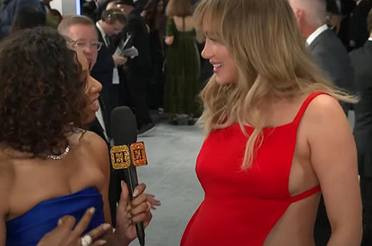 Возлюбленная Роберта Паттинсона задала новый тренд в «беременной» моде