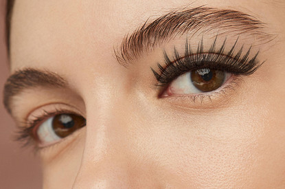 Как правильно умываться с наращенными ресницами: советы по бережному уходу