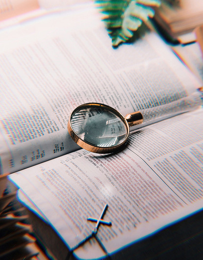 «Лучше бы не знала»: истории людей, которым стали случайно известны чужие тайны