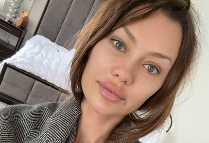 «Думаю, какой путь выбрать»: Яна Рудковская сравнила старение Анджелины Джоли и Виктории Бони