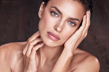 «Даже без бровей красивая»: Ирина Шейк показала себя в новом образе