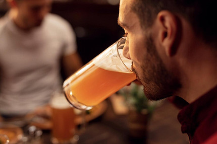 Пиво и гормоны: что содержится в пенном напитке и как влияет на мужчин и женщин