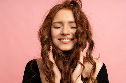 Как быстро высушить волосы без фена: 10 проверенных способов