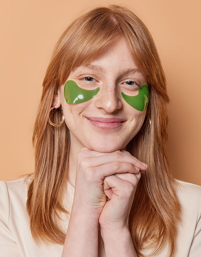 Как пользоваться патчами для глаз: простые правила борьбы с отеками и усталым взглядом